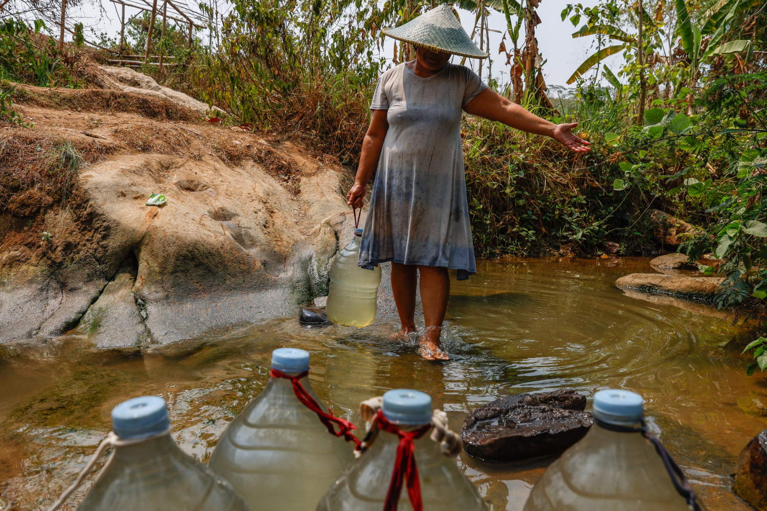 Drought Forces Indonesian Villagers To Collect Water From Dried Up Creeks