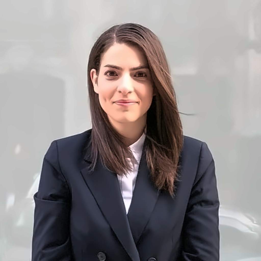 Eleni Kalapoda Headshot Hr