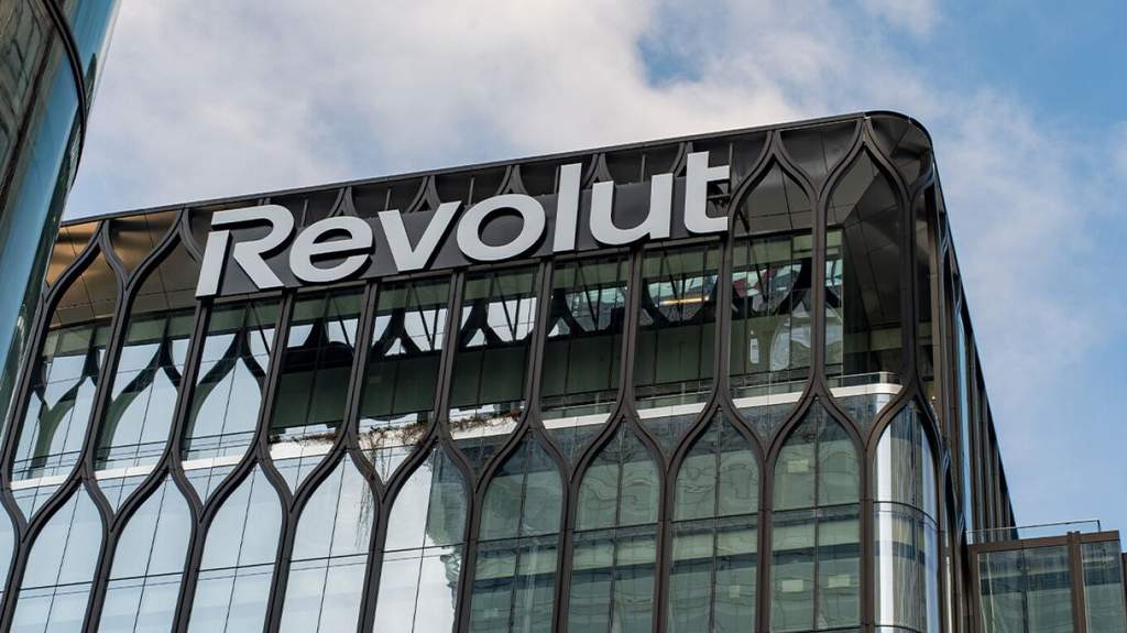 Revolut23 Xrm